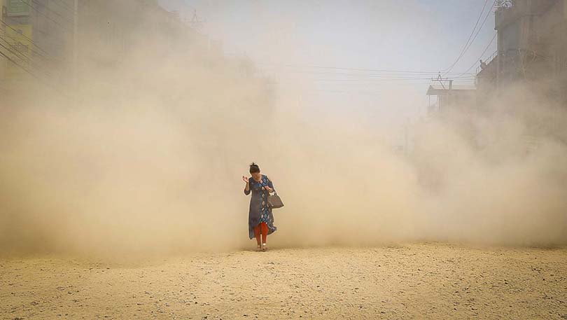 चाबहिल–साँखु सडकः बर्खामा हिलो, अहिले धूलो