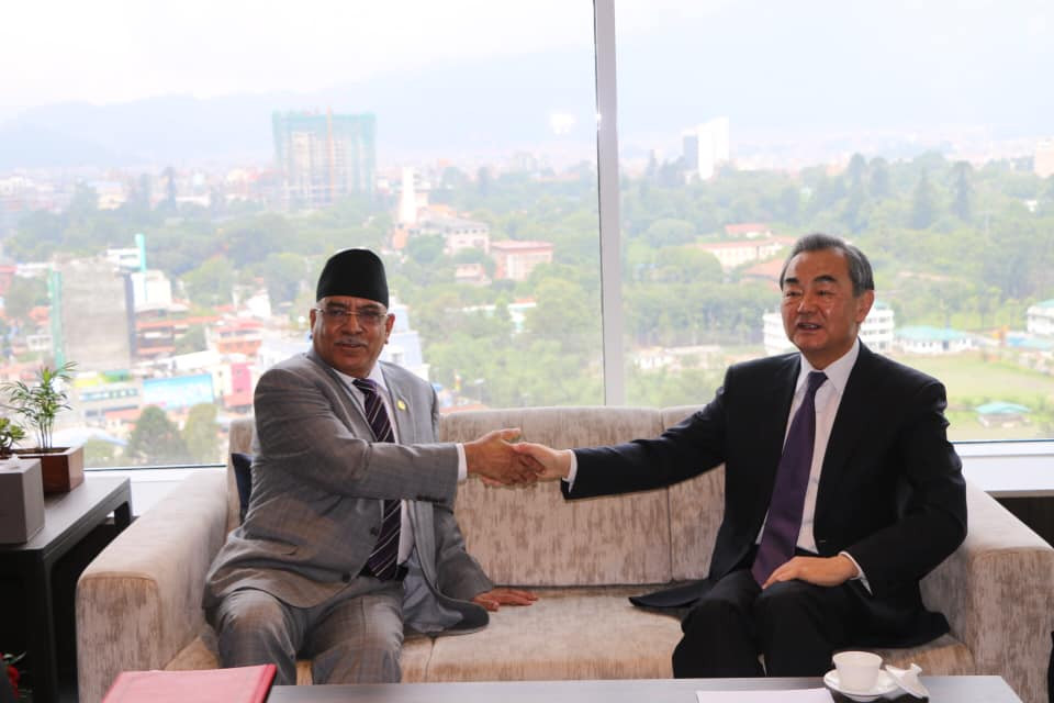 चिनियाँलाई खुसी पार्छु भन्दा चिप्लिए प्रचण्ड