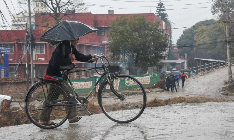 माघे झरीले रुझायो: बिहानैदेखि काठमाडौंलगायत देशका धेरै ठाउँमा वर्षा