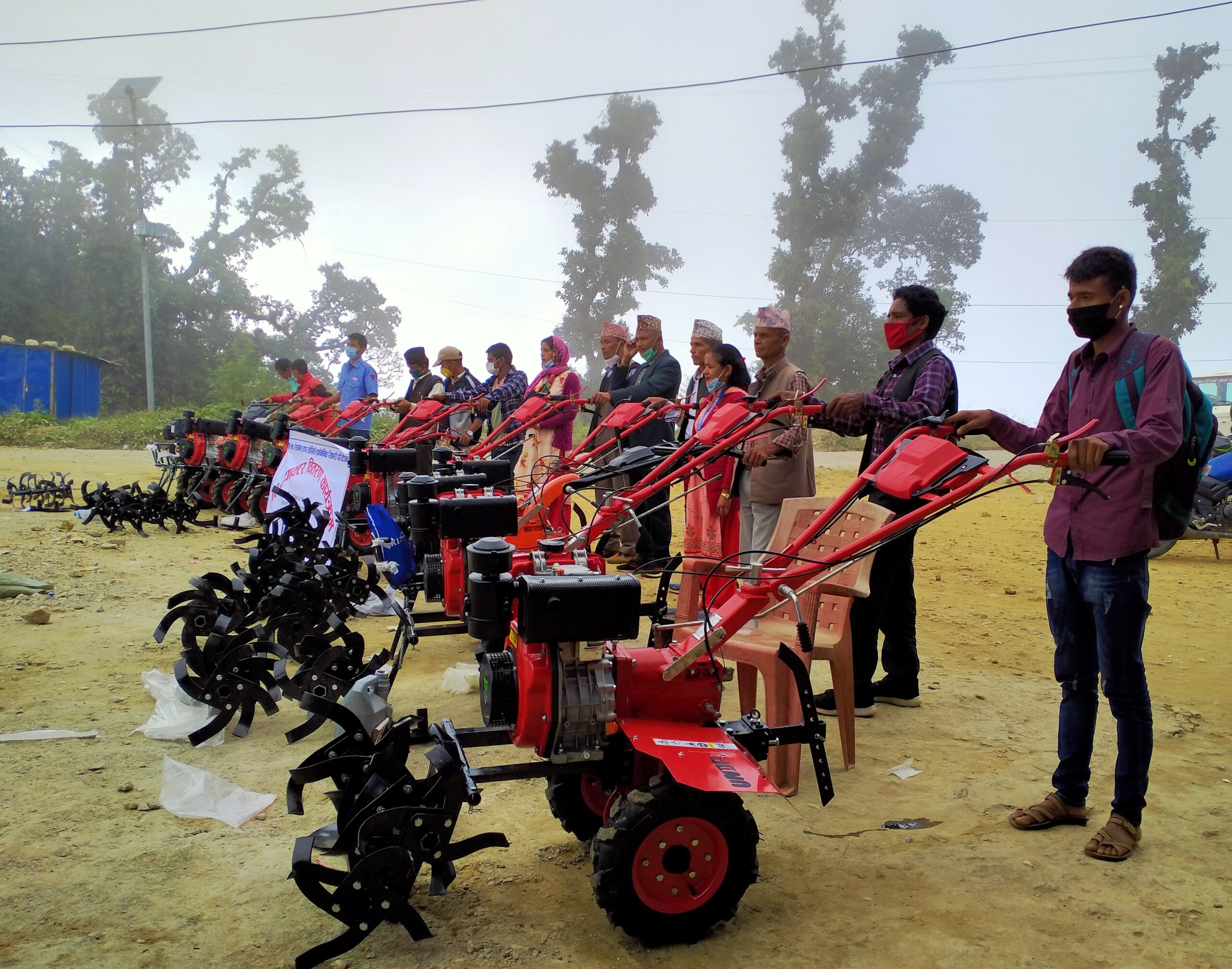 गुराँसेका किसान समुहलाई हातेट्याक्टर