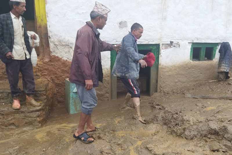 पहिरोमा परी कर्णालीमा २१ जनाको मृत्यु