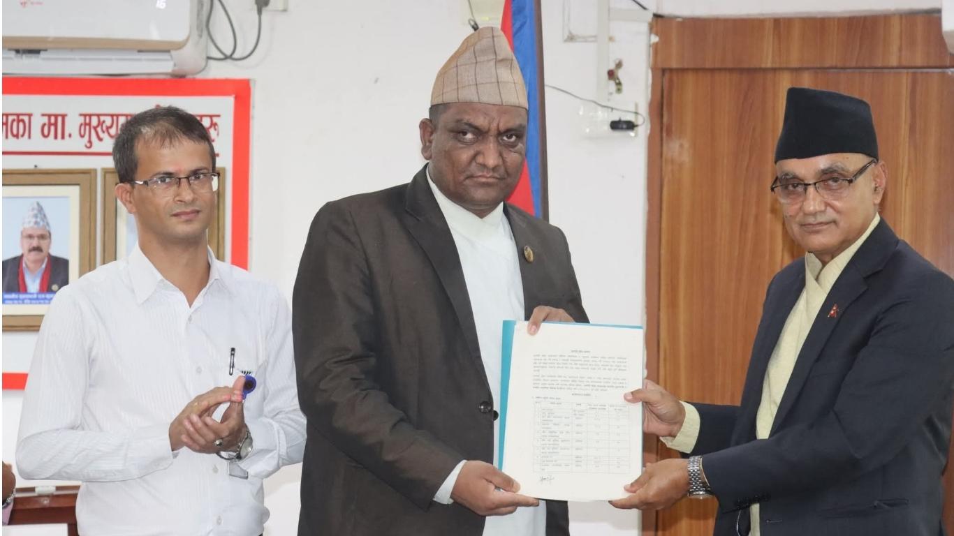 मुख्यमन्त्री कँडेल गरे मन्त्री र सचिव संग कार्यसम्पादन सम्झौता