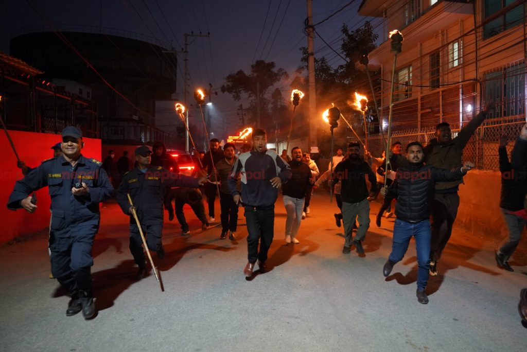 दललाई निषेध गरेको आरोप मसाल जुलुस