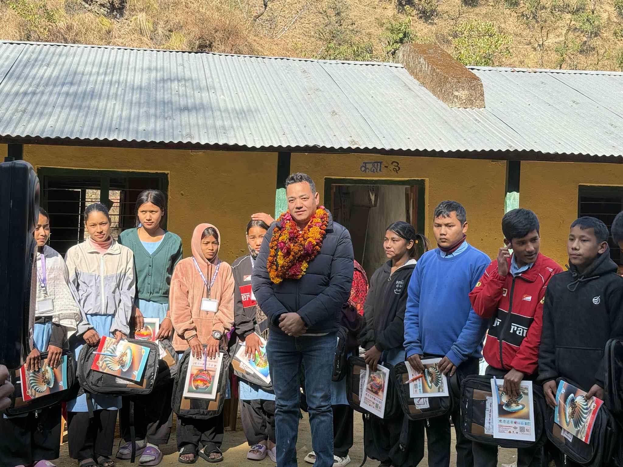 अमेरिका बाटै हातमा किताव रहित अभियान