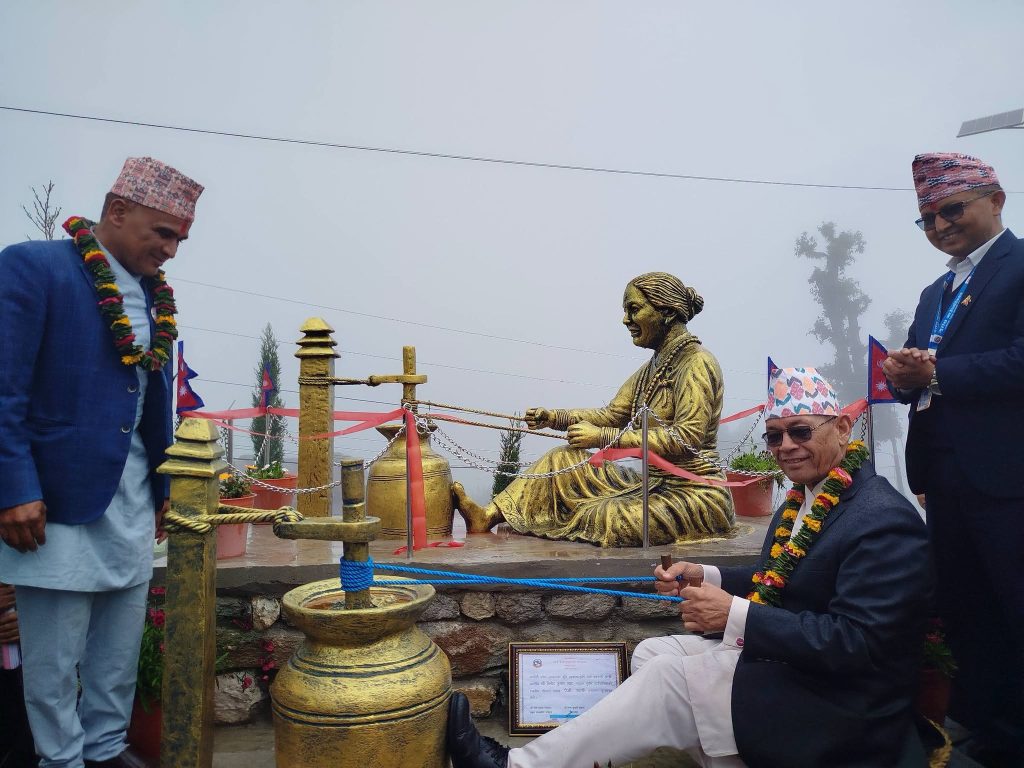 गाउँपालिका परिसरमा ठेकी–मदानी स्तम्भ स्थापना